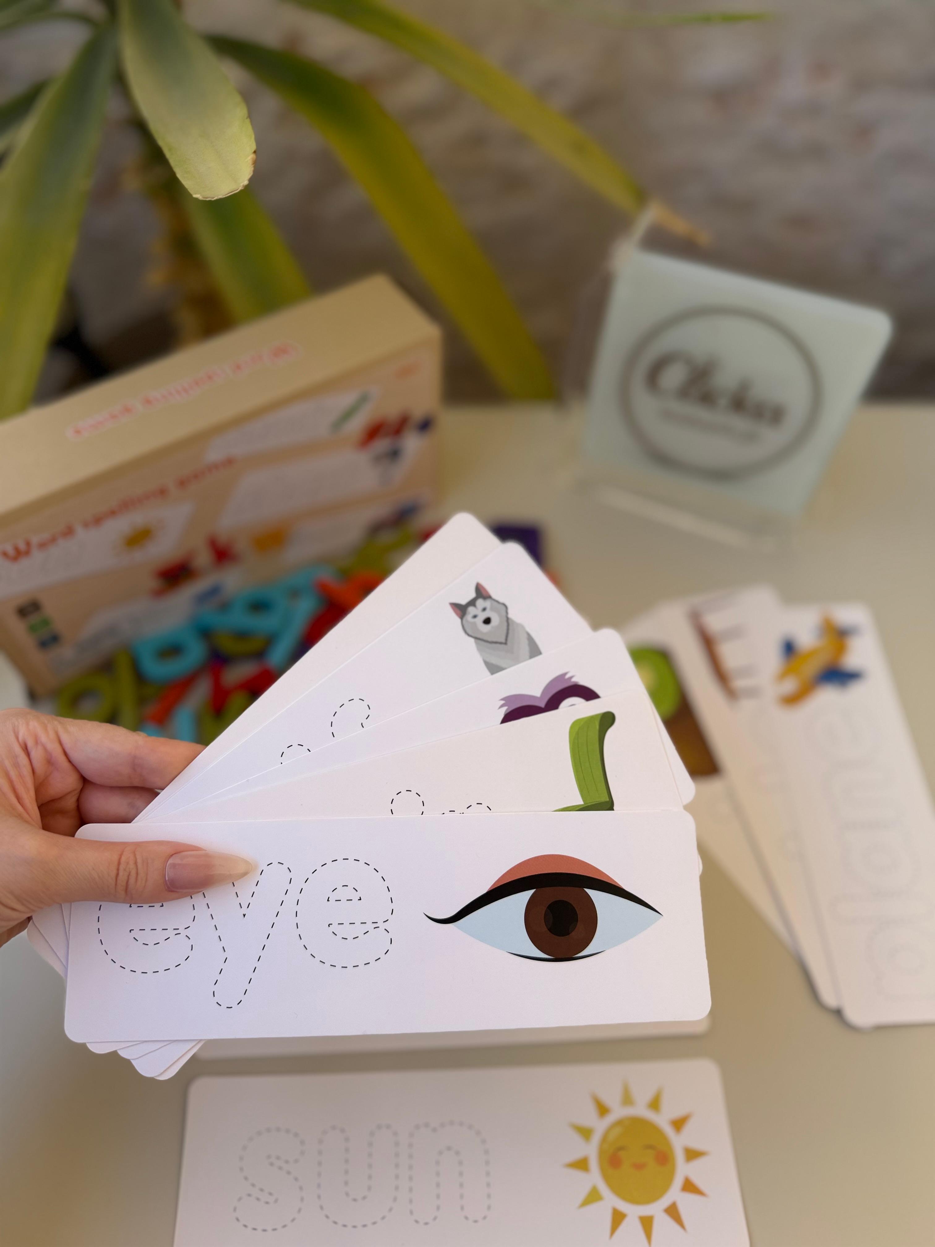 لعبة الحروف الإنجليزية وبطاقات وكلمات إنجليزية