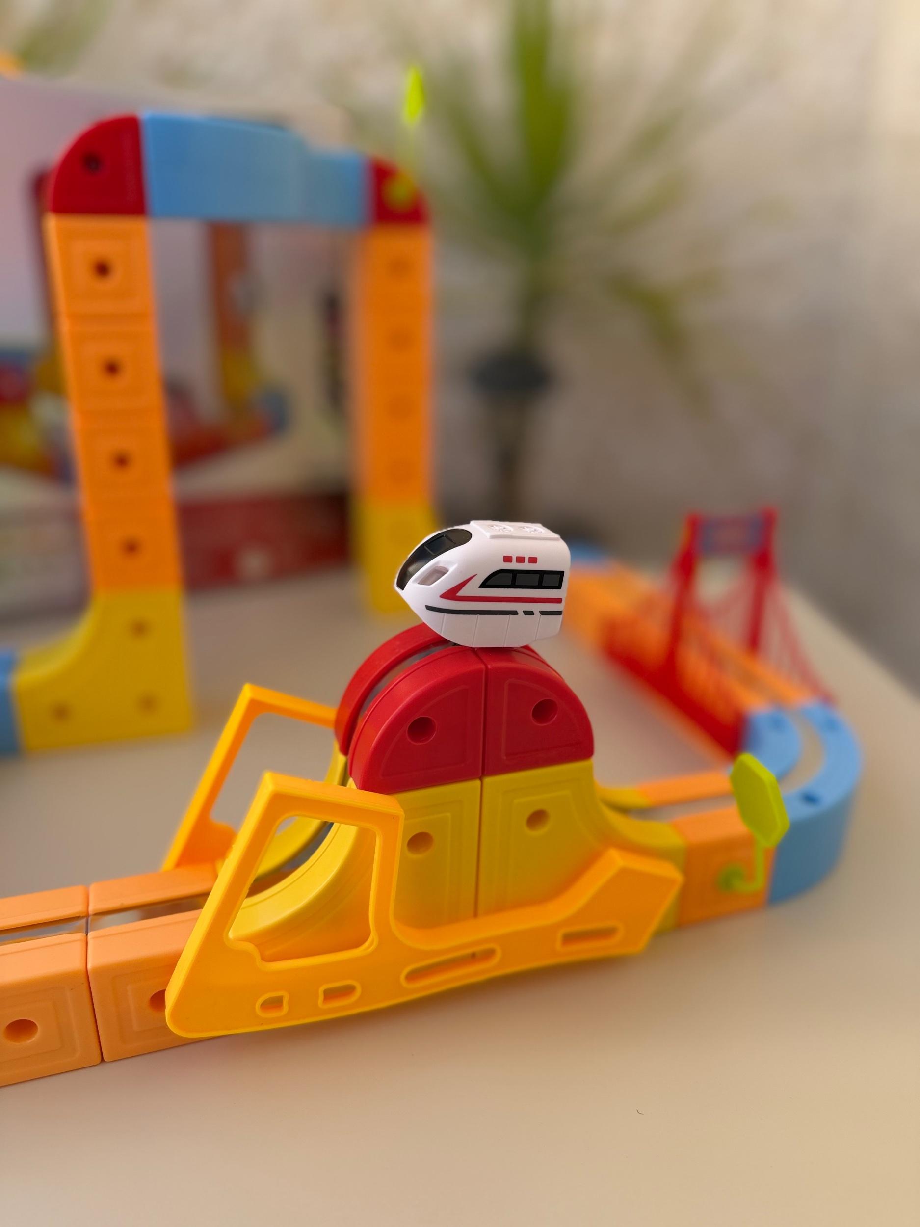 Kids Magnetic Track Train Set