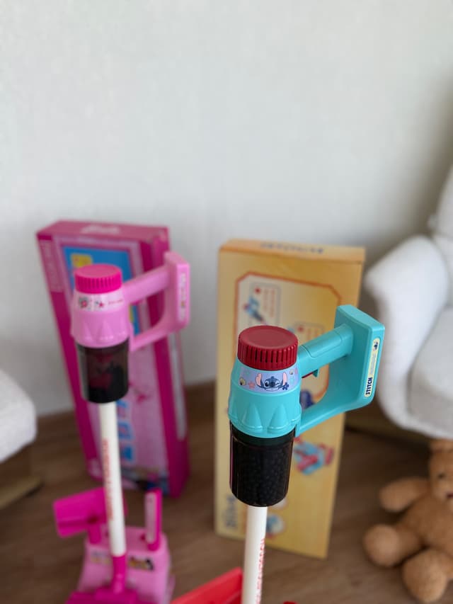 Barbie Toy Vacuum Cleaner thumbnail 4